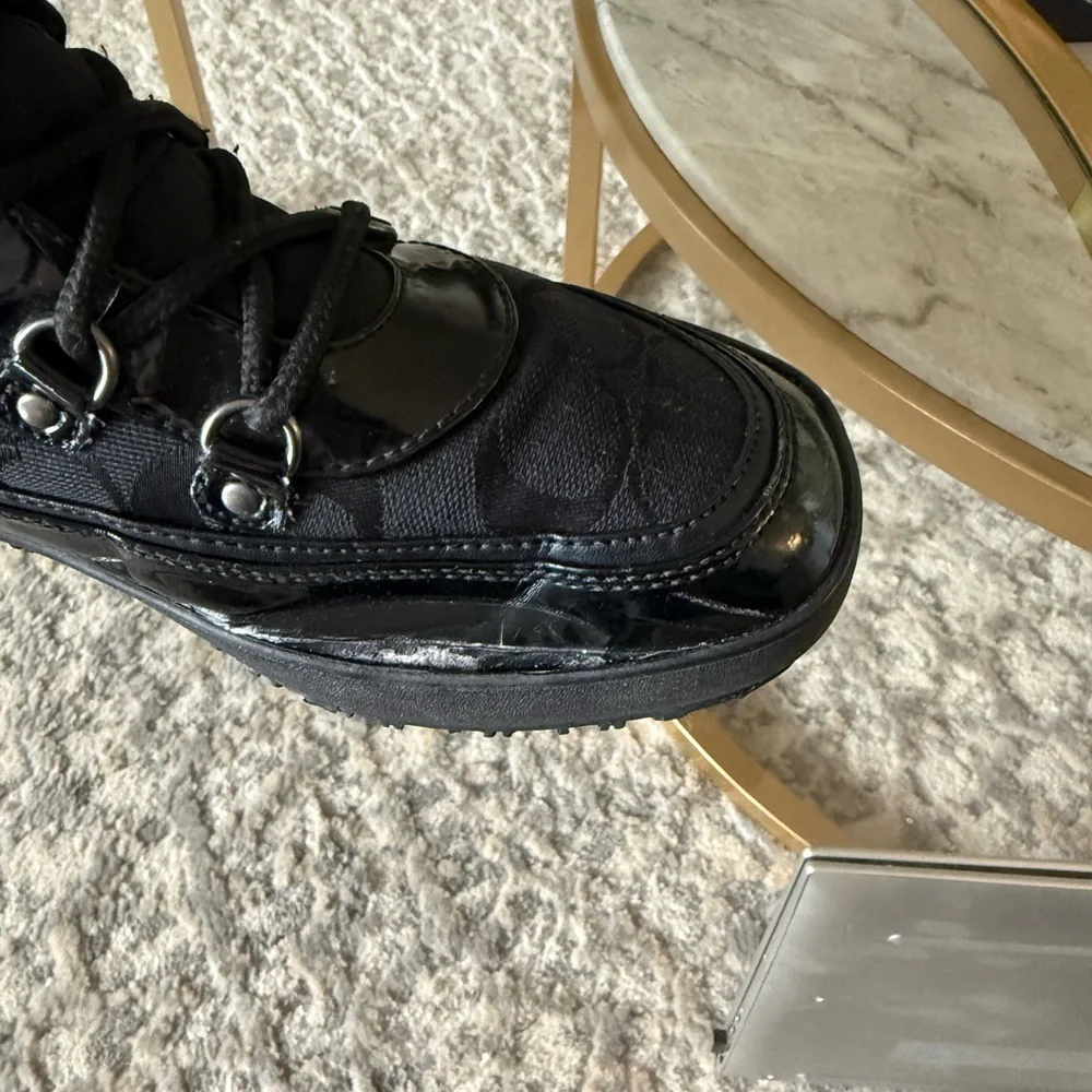 Coach Peggy Signature Snow Boots Black Lace Up Winter Boots Size 8.5B